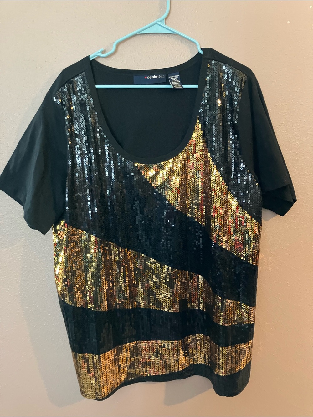 Denim 24/7 Black and Gold Sequin Short Sleeve Scoop Neck Top